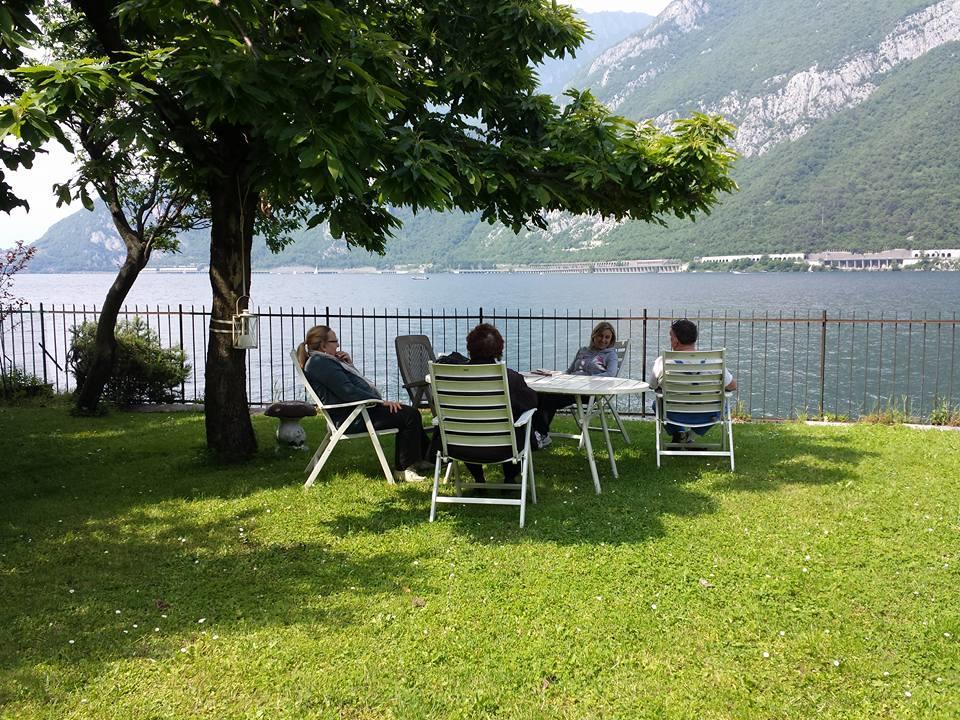 L For Lake Mandello del Lario Exterior foto